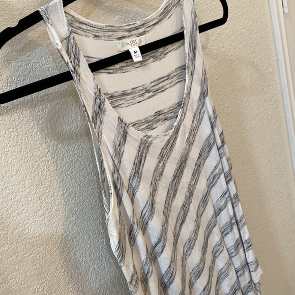 Flowy Stiped Tank - Picture 4 of 7